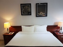 Paddy's Hotel & Apartments