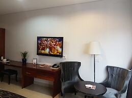 Paddy's Hotel & Apartments