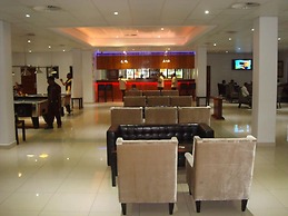 Paddy's Hotel & Apartments