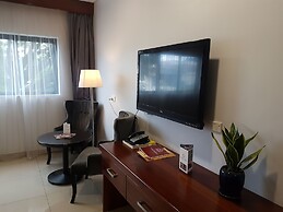 Paddy's Hotel & Apartments