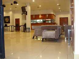 Paddy's Hotel & Apartments