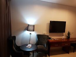 Paddy's Hotel & Apartments