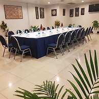 Paddy's Hotel & Apartments