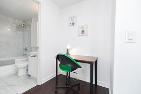Downtown Toronto Condo near Scotiabank Arena