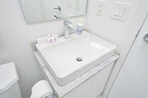 Downtown Toronto Condo near Scotiabank Arena