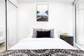 Downtown Toronto Condo near Scotiabank Arena