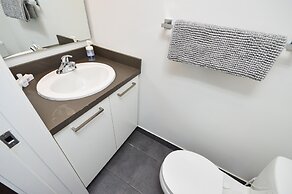 Downtown Toronto Condo near Scotiabank Arena