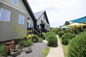 Jeju Herb Pension Oz