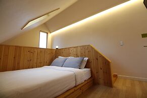 Jeju Herb Pension Oz