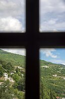 To Stefani tis Makrinas