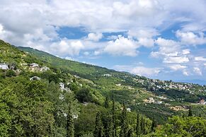 To Stefani tis Makrinas