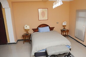 Holly Wood Hotel