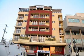 Holly Wood Hotel