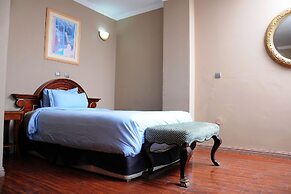 Holly Wood Hotel