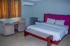 Folade Hotels