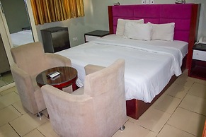 Folade Hotels