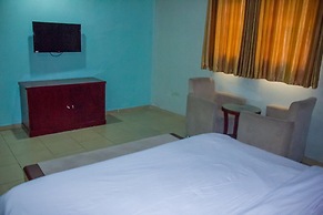 Folade Hotels