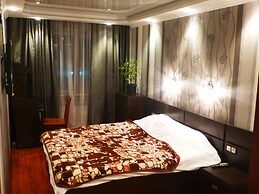 Apartments on Tolstogo 1