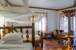 Queen Elizabeth Park View Tourist Lodge