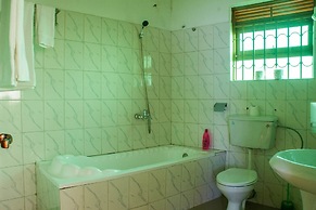 Queen Elizabeth Park View Tourist Lodge
