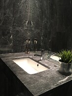 Lisbon Principe Real Luxe Flat