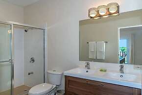 Nianna Coral Bay Deluxe Townhouse 1