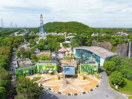 InterContinental Shanghai Wonderland by IHG