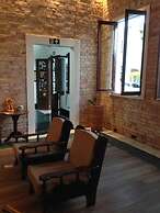 Central Palace Hotel