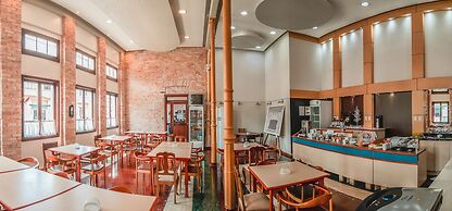 Central Palace Hotel