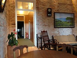 Central Palace Hotel