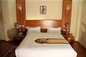 Emmad Apartment Hotel
