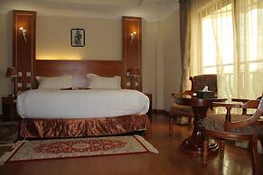 Emmad Apartment Hotel