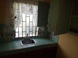 The Cozy Family Inn Guesthouse