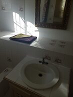 The Cozy Family Inn Guesthouse