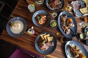 AC Hotel by Marriott Nashville Downtown