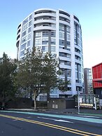 Leafy Street Apartment Central Auckland
