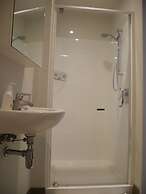 Leafy Street Apartment Central Auckland