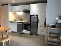 Leafy Street Apartment Central Auckland