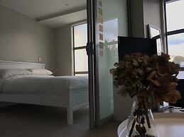 Leafy Street Apartment Central Auckland