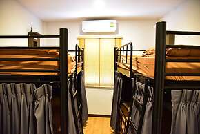 Inn Trog And Inn Soi - Hostel - Adults Only
