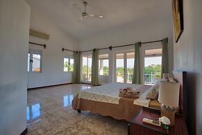 Hibiscus Villa - 5 Rooms