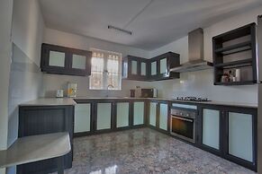 Hibiscus Villa - 5 Rooms