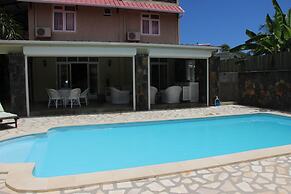 Tropical Villa 5 Min to the Beach