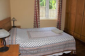 Tropical Villa 5 Min to the Beach