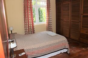 Tropical Villa 5 Min to the Beach