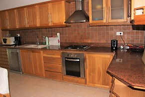 Tropical Villa 5 Min to the Beach