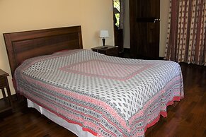 Tropical Villa 5 Min to the Beach