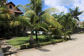 Tropical Villa 5 Min to the Beach