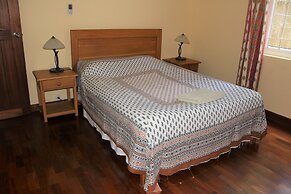 Tropical Villa 5 Min to the Beach