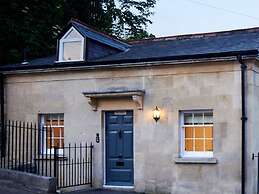 Bath Circle Camden Lodge House